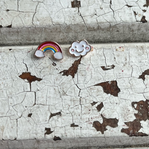 Brand new ADORABLE asymmetric tiny stud earrings: rainbow and cloud - Picture 3 of 3